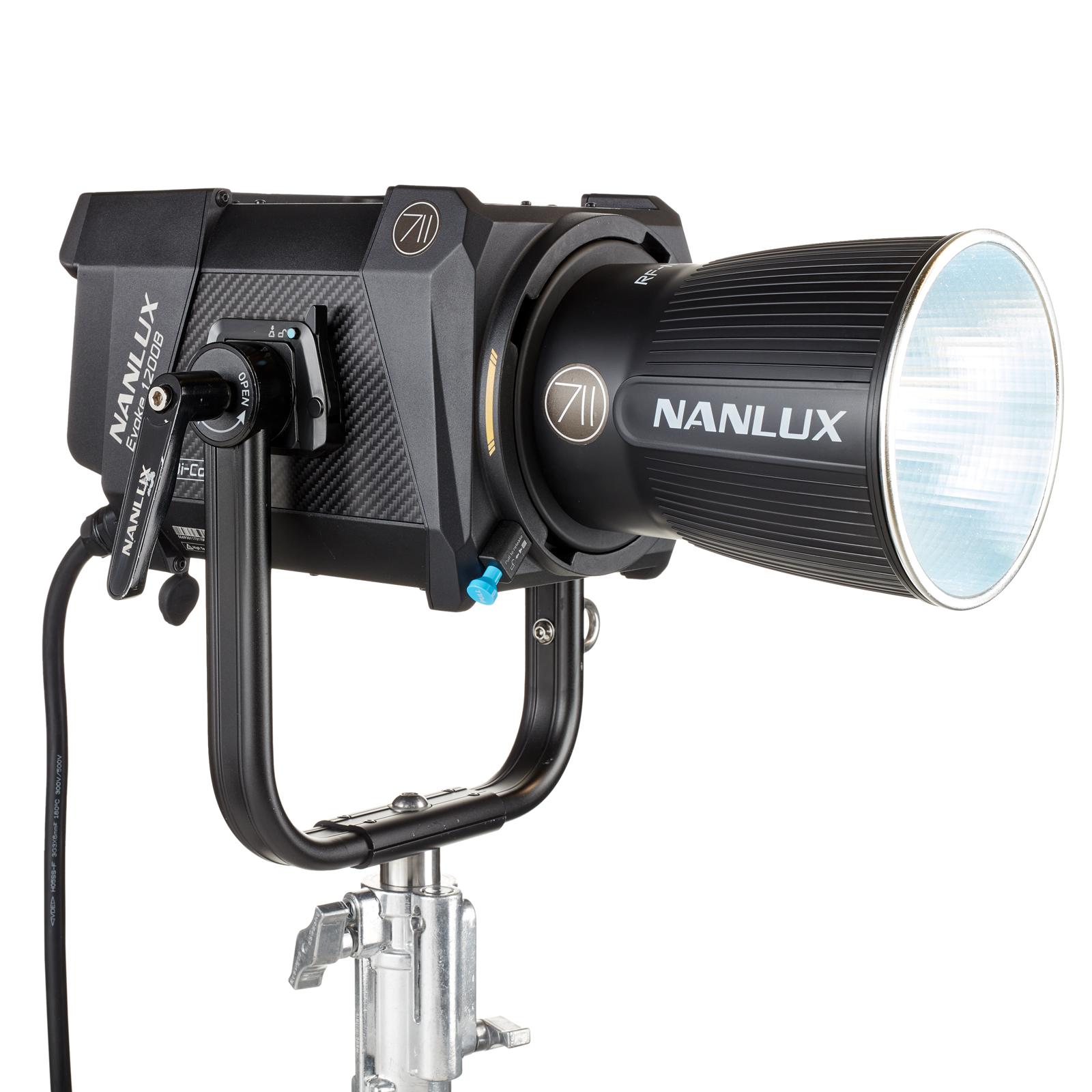 Осветительный прибор в сумке NANLUX Evoke 1200B Spot Light with Trolley Case фото 2