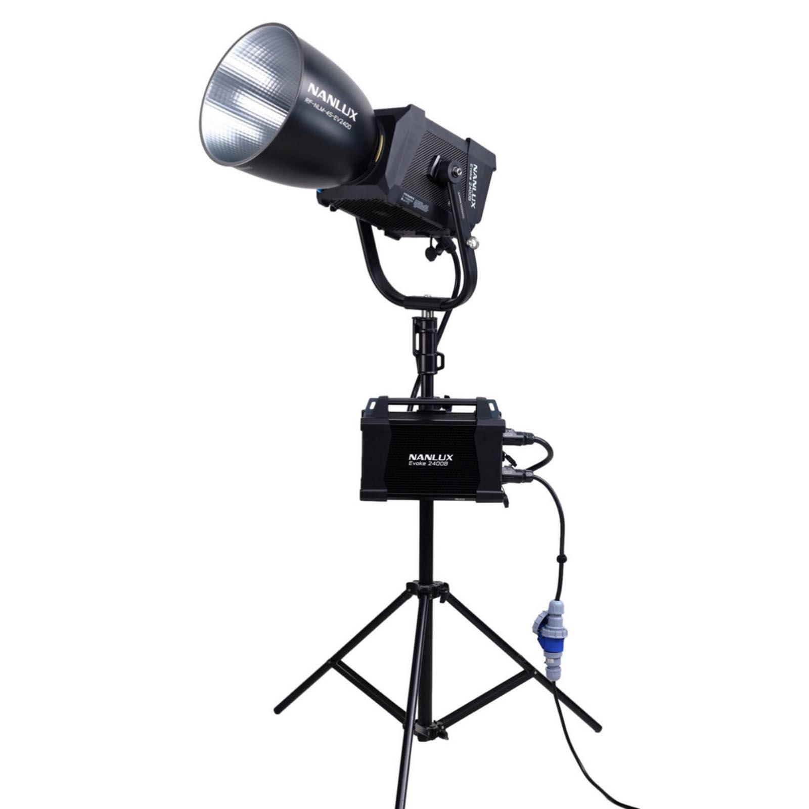 Осветительный прибор в кофре NANLUX Evoke 2400B Bi-color Spot Light with Reflector 45° in Flight case фото 3